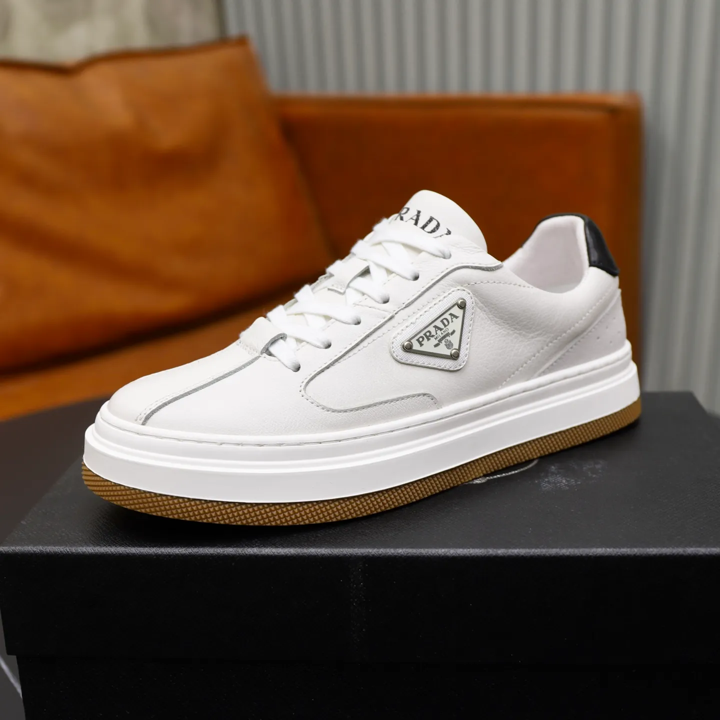 Ex-factory price: 440💰🙅‍♂️🙅‍♂️🙅‍♂️ Brand: PRADA Standard code: 38–44 (45 can be customized) Grade: Same as the official website Material: Original cowhide fabric Comfortable pigskin lining Lightweight wear-resistant outsole Style category: Men's fashionable casual shoes and boots Running sports shoes Distinguished luxury brand elements Top luxury Color: actual picture color